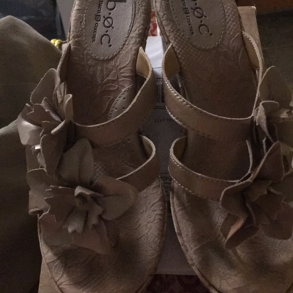 Box shoes gold leather double floral